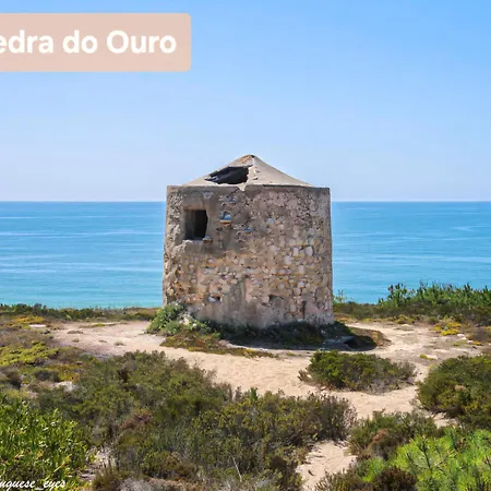 O Cantinho Na Pedra Do Ouro * Патаяш